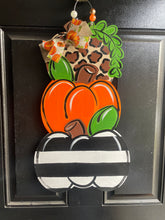 Load image into Gallery viewer, Pumpkin stack Door Hanger, Thanksgiving door hanger, autumn door hanger, pumpkin decor, happy harvest, custom door hanger, fall, burlap