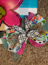 Load image into Gallery viewer, Hello Spring Pendant Door Hanger