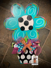Load image into Gallery viewer, Flower door hanger, spring flower, summer flower - DoorBadges