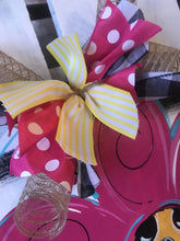 Load image into Gallery viewer, Flower door hanger - spring summer - - DoorBadges