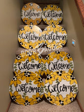 Load image into Gallery viewer, Daisy Summer Door Hanger - Daisy door Decor - hand painted personalized door hanger - DoorBadges