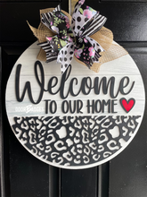 Load image into Gallery viewer, Welcome Leopard Doorhanger - 3D Farmhouse door decor - wooden hand painted doorhanger - DoorBadges