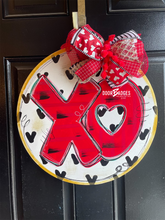 Load image into Gallery viewer, XO Round Valentine Spring Door Hanger
