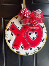 Load image into Gallery viewer, XO Round Valentine Spring Door Hanger