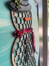 Load image into Gallery viewer, Snowman Chicken wire oval Door Hanger - Snowman Gift -  Holiday Winter Door Decor - DoorBadges