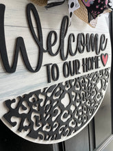 Load image into Gallery viewer, Welcome Leopard Doorhanger - 3D Farmhouse door decor - wooden hand painted doorhanger - DoorBadges