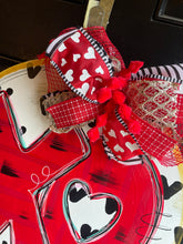 Load image into Gallery viewer, XO Round Valentine Spring Door Hanger