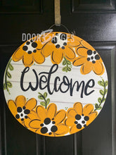Load image into Gallery viewer, Daisy Summer Door Hanger - Daisy door Decor -  hand painted personalized door hanger - DoorBadges
