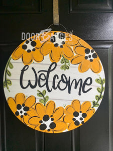 Daisy Summer Door Hanger - Daisy door Decor -  hand painted personalized door hanger - DoorBadges